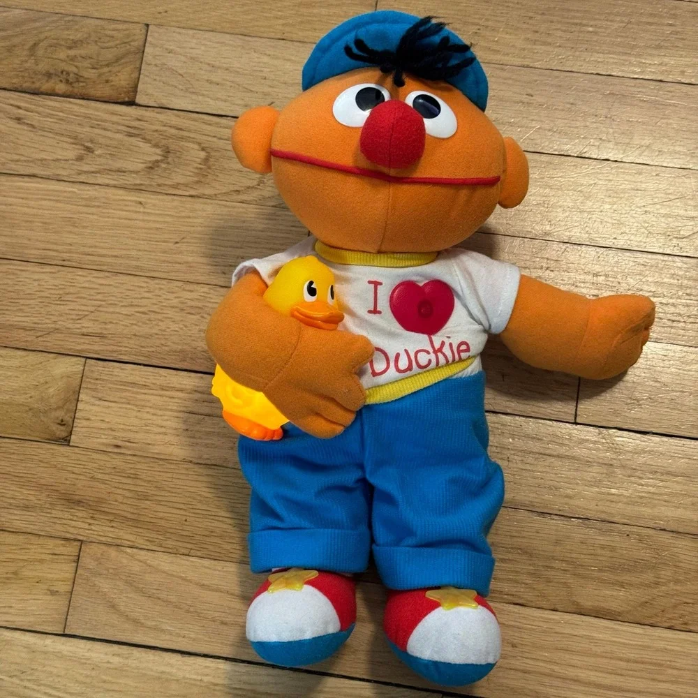 Sesame Street Ernie I Heart Duckie Plush Toy Lights Sounds Learning Fun‎ Vintage